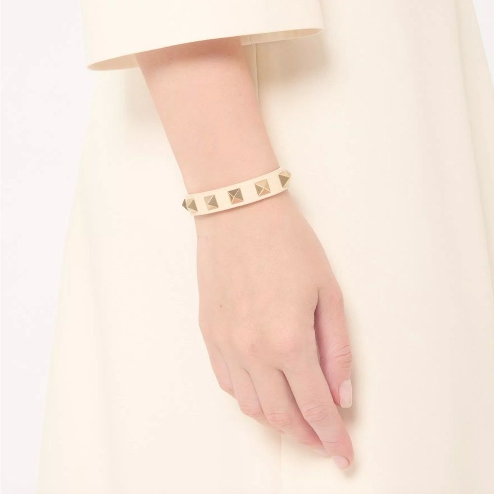 Valentino Garavani Rockstud Calfskin Light Ivory Bracelet